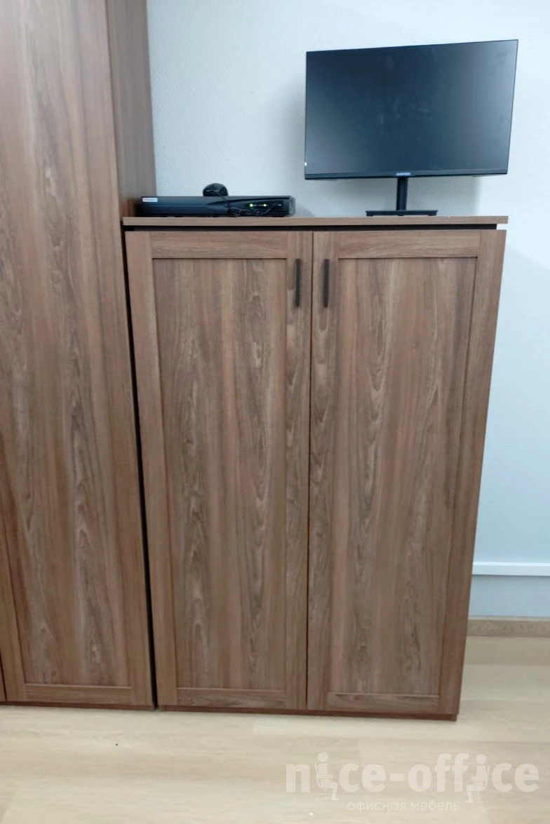 Средний стеллаж с глухими дверьми Ot-52 + Ot-8.2 On.Top фото в интерьере 1